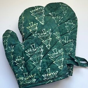 Handmade Oven Mitts Green Quilted with Tree Pattern